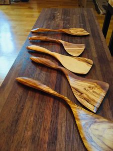 Service à fromage au design unique avec une gamme variée de couteaux fabriqués avec du bois de grande qualité pour un ensemble en bois digne Eco Frindly - Product Image 6