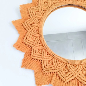 Espejo de pared de macramé a buen precio con elegancia artesanal y forma circular perfecto para habitaciones de estilo terroso chic o scandi - Product Image 4