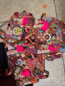 Bolso Tote Bohemio Bordado a Mano con Decoración de Conchas y Diseño de Parches con Pompones para Uso Diario de Mujeres, Forro de Algodón - Product Image 5