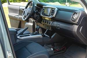 2022 To ta <b>yo</b> Ta co ma SR5 Trail Low Mileage Ready for Delivery Automatic Gearbox Left Dark Leather R 18 Van - Product Image 4