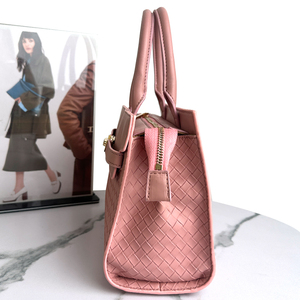 ดีไซน์เนอร์ของผู้หญิงวัสดุ PU ที่มีการออกแบบเครื่องประดับทำจากโลหะ - Product Image 4