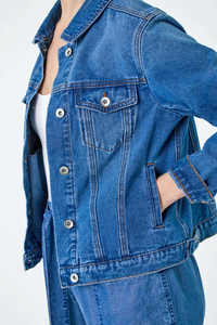 Nouvelle veste en jean recadrée en coton bleu pour femmes personnalisée de qualité supérieure à manches longues conçue pour les femmes pour un confort en toutes saisons - Product Image 4