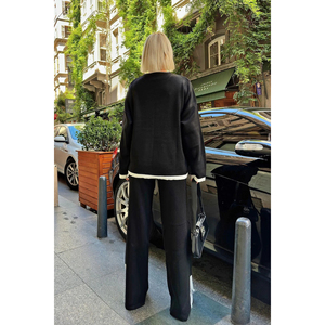 Ensemble haut court et tricot pour femme Milano Noir et blanc Col rond avec détail fendu à l'ourlet - Product Image 1