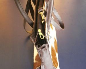 Bolso de mano de piel de vaca para mujer al por mayor, bolso de mensajero para mujer con forma de luna, accesorio de hombro portátil para verano, otoño y primavera - Product Image 4