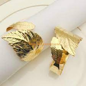 Anneau de serviette élégant fait à la main forme de feuille grand tissu en laiton poli or tenant l'anneau moderne nouvelle conception serviette de table - Product Image 5