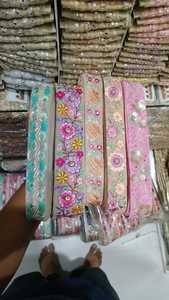 Floral sur mesure brodé en quatre options de couleur avec paillettes fonctionne en 1.25 pouces de largeur et pour la revente - Product Image 4