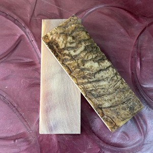 เกล็ดเขาแกะดิบธรรมชาติ 100% จากอินเดีย สำหรับด้ามมีด งานฝีมือ รูปทรงตามสั่ง - Product Image 3