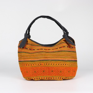 Bolsa de brocado bordada a mano con patrón personalizado, tipo respetuoso con el medio ambiente, botón a presión, pequeño conejo - Product Image 4