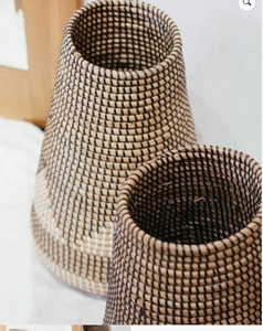 Jarrón Moderno de Seagrass Tejido a Mano para Decoración del Hogar, Estilo Boho, Decoración de Mesa, Hecho a Mano en Vietnam, King Craft VIET, Color Personalizable - Product Image 5