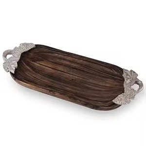 Plateau de service en bois fait à la main avec de belles poignées décorées en métal pour la maison et l'hôtel Pièce authentique - Product Image 4