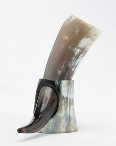 Verre à whisky nordique en forme de corne avec support, cadeau d'entreprise artisanal - Product Image 4