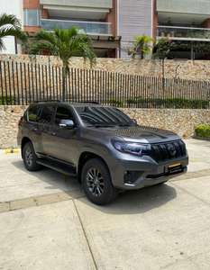 Toyota Land Cruiser Prado SUV Hybride Diesel Essence 2021, Moteur 4L, Boîte Automatique/Manuelle, Pneus R17, Intérieur Cuir - Product Image 1