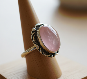 Compre al por mayor 925 anillo de moda de plata último diseño de cuarzo rosa cristal chapado en oro rosa banda para bodas fiestas mujeres de moda - Product Image 6