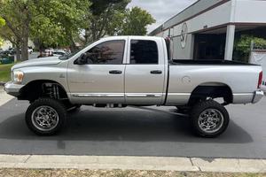 Dodge Ram 3500 Laramie 4x4 Usada, 2006, Volante a la Izquierda/Derecha - Product Image 4