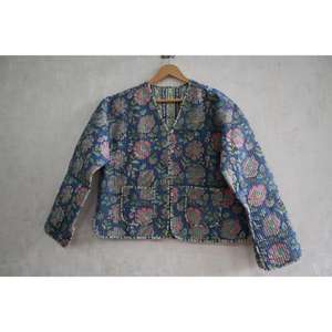 Veste matelassée en coton tissé imprimé à la main à motifs floraux pour femmes, doublure douce, vêtement d'extérieur réversible, écologique, toutes saisons - Product Image 1