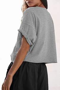 Nueva moda de verano, camiseta recortada con cuello redondo y gráfico 3D suelto para mujer con logotipo personalizado - Product Image 2