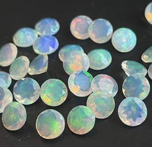 Opale éthiopienne naturelle ronde coupe 5mm à facettes-pierre précieuse ronde en vrac de qualité multifeu superbe - Product Image 1