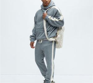 เสื้อฮู้ดดี้ผู้ชายสีเทาแบบสั่งทำพิเศษ ผลิตจากผ้าฝ้ายฟลีซคุณภาพพรีเมียม นุ่ม สบาย มีแถบข้างสีขาว สไตล์ลำลอง สำหรับขายส่ง - Product Image 3