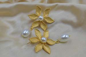 การออกแบบดอกไม้ที่ทําด้วยมือแบบดั้งเดิมเคลือบทองตกแต่งห่วงทองเหลืองหินสตั๊ดต่างหูสําหรับเด็กหญิงและสตรี - Product Image 6