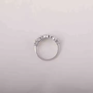 แหวนหมั้น14KT ลูกแพร์แบบตัดเป็นมิตรกับสิ่งแวดล้อม1.91 tcw สีทองพร้อมเพชรเจ็ดเม็ดอัญมณีเพชรแบบหลวมเหนือ - Product Image 1