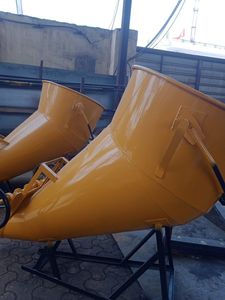 ถังพลาสติกแบบเอียง SEW ทนทาน ขนาด 1.2 ตัน ใช้ได้กับรถขุด รับประกัน 1 ปี สำหรับเก็บเกี่ยวและจัดเก็บผลไม้ เช่น กล้วย - Product Image 4