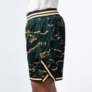 Pantalones cortos de jugador de baloncesto personalizables para hombre más vendidos OEM Casual Camo sublimación impresa su propio diseño pantalones cortos de malla OEM - Product Image 3