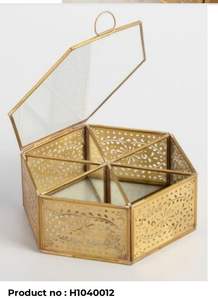 Boîte à bijoux élégante en laiton et en verre avec un savoir-faire délicat pour un affichage élégant et luxueux de pièces précieuses de bijoutiers - Product Image 4