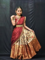 Nouvelle Collection Broderie-Soie Lehenga Choli avec Belle Butta Dupatta pour Filles Disponible à un Prix Abordable