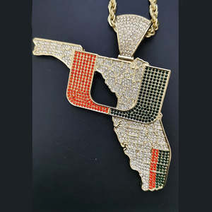 Colgantes y Dijes Deportivos para Hombre Miami Hurricanes Turnover de Plata de Ley 925 Chapados en Oro de 14K con Moissanita de Corte Brillante Redondo - Product Image 4