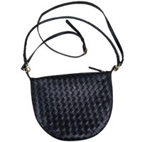 Bolso de mano tejido hecho a mano de cuero genuino para mujer, nuevo estilo Vintage, Color negro, capacidad media, tipo de cierre abierto con logotipo personalizado