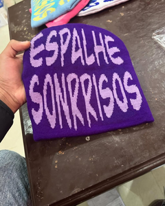 Gorro cálido de invierno con logotipo personalizado al por mayor, gorro de punto de moda de fibra acrílica con logotipo hecho en Pakistán para ropa de playa - Product Image 1