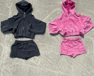 Ensemble 2 pièces personnalisé pour femmes Shorts en coton brodé Y2K Ensemble short et sweat à capuche court Survêtements pour femmes - Product Image 2