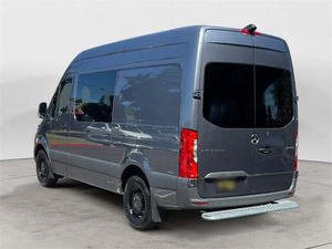 Furgoneta Sprinter 2024 Usada en Buen Estado, Tracción en las Cuatro Ruedas, Interior de Cuero, Exterior Oscuro, Control de Crucero Adaptativo, Transmisión Automática - Product Image 5