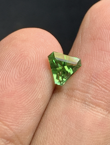 Origine brésilienne Tourmaline verte naturelle à facettes pierres précieuses en vrac billion Triangle forme pour bijoux fins approvisionnement en gros - Product Image 3