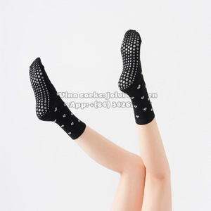 Chaussettes de sport antidérapantes en coton extensible respirant et confortable pour yoga, pilates et fitness, idéales pour l'entraînement en intérieur - Product Image 4