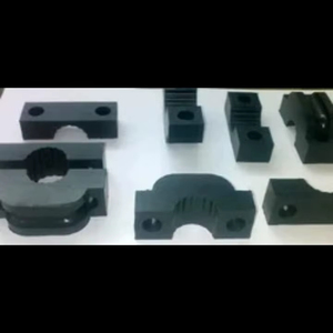 Pièces en caoutchouc noir de qualité supérieure - Product Image 1