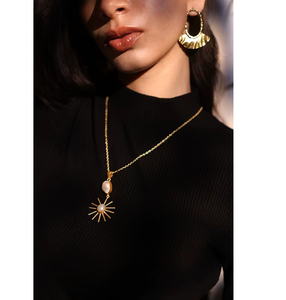 Pendientes de Moda con Volantes Dorados Fluidos y un Atractivo Ligero, Perfectos para el Estilo Urbano o Eventos, de la India - Product Image 2