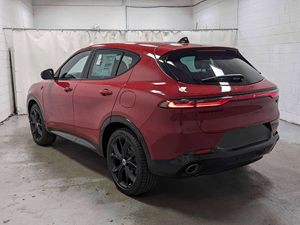 Gran Oferta 2024 Dodge Hornet R/T Plus con Volante a la Derecha - Product Image 2