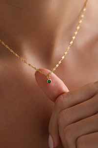 Collar con colgante pequeño de esmeralda, mini collar con piedra de nacimiento, plata de ley 925, chapado en oro de 14 quilates, regalo para ella - Product Image 5