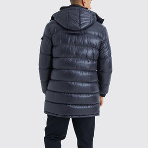Veste matelassée isolante pour homme, couvrant entièrement le corps, conçue pour offrir une chaleur constante, une protection contre le vent et un port confortable - Product Image 5