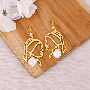 Boucles d'oreilles pendantes minimalistes en laiton faites à la main pour femmes, perles et pierres précieuses, bijoux légers de forme libre, vente en gros en Inde - Product Image 2