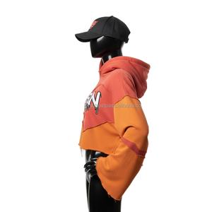 Sweat à capuche court en molleton de coton premium pour femmes, 320 GSM, design à deux tons avec logo personnalisé brodé, style streetwear doux et confortable - Product Image 2