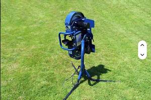 NOUVELLE MACHINE À LANCER LES BALLES BA-2 SOUS EMBALLAGE D'ORIGINE AVEC ACCESSOIRES COMPLETS - Product Image 2