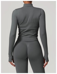 Tenue d'entraînement 2 pièces respirante et légère pour femme haut court sans couture à col en V avec veste à manches longues zippée Logo avant - Product Image 4