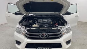 2024 TOYOOTA HILUX PICKUP SR 2.8L Diesel Chassis Single Cab 2dr Spts Auto 6sp 4x2 2.7i RIGHT-HAND <b>DRIVE</b> - Product Image 6