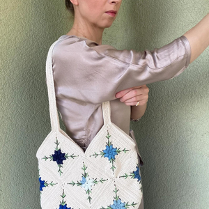 กระเป๋าถือถักสะพายไหล่สี่เหลี่ยมขนาดใหญ่ทำจากผ้าโครเชต์ลายโมทีฟแฮนด์เมดสำหรับเด็กผู้หญิงผลิตในเวียดนาม - Product Image 2