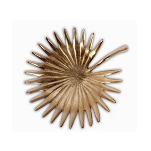 Bol à fruits en métal fini laiton antique avec base au design unique - Product Image 1
