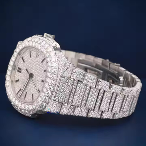 Montre personnalisable faite à la main entièrement sertie de diamants pour hommes VVS Moissanite Quartz Miyota Style sport Bracelet en acier inoxydable Résistante à l'eau - Product Image 5