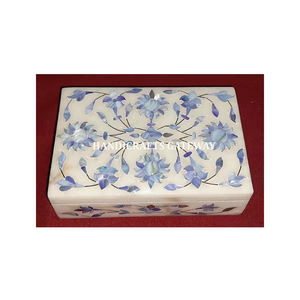 Boîte rectangulaire en marbre blanc avec motif floral en nacre - Product Image 1