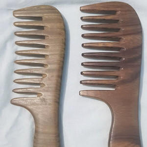 Peine de Madera Artesanal, Material Natural, Ligero y Perfecto para el Cuidado de la Barba, el Cabello y el Cuero Cabelludo, Peines de Madera Hechos a Mano - Product Image 1